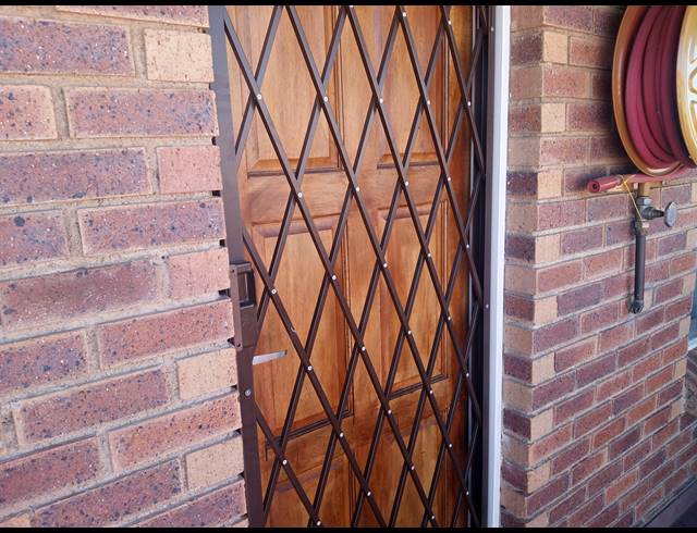 2 BEDROOM SECTIONAL TITLE FOR SALE IN COMET